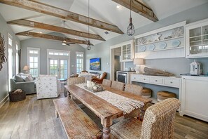 Smart-TV, DVD-Player, Bücher, Videothek