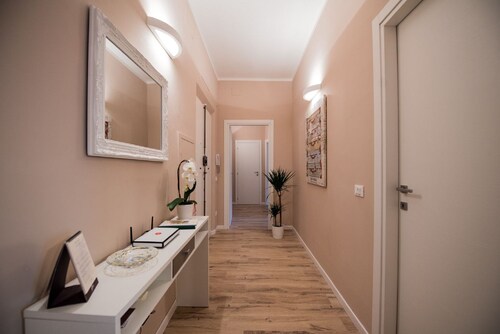 Cozy and Bright Apartment at the Gates of the Old Town