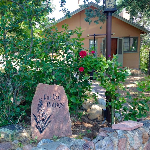Come And Enjoy This Newly Renovated Gem Nestled In The Foothills Of Co Springs!