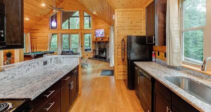 Radiance-Luxury Private Cabin w Infrared Sauna and 6 ft. 2 Person Jacuzzi Spa