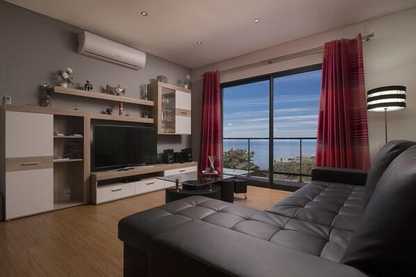 Télévision, chaîne hi-fi