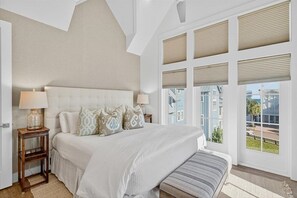 5 quartos, ferros/tábuas de passar roupa, acesso à internet