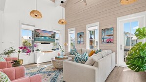 Smart TV, DVD player, books, video library - Classic Home w/ Modern Flair near Beach Boardwalk, Pool & More Amenities! (Port Aransas)