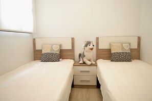 2 chambres, fer et planche à repasser, Wi-Fi, draps fournis