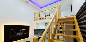 Room (104) | Living area | 50-inch LCD TV with digital channels, TV, pay films - Daecheon Jewelry Pension (Boryeong)