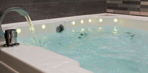 301호 스파넬(복층,스파) | 분사식 욕조