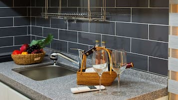 Room (103) | Private kitchenette | Fridge, microwave, stovetop, electric kettle