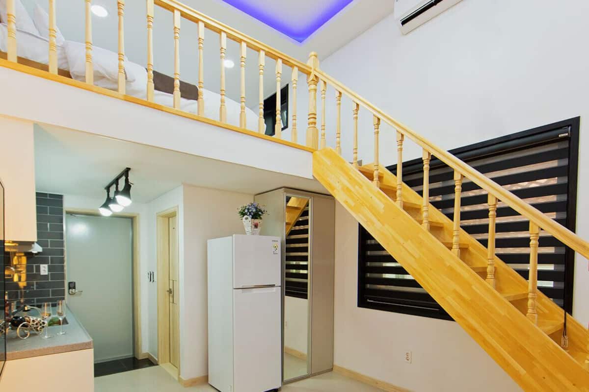 Room (104) | Living area | 50-inch LCD TV with digital channels, TV, pay movies