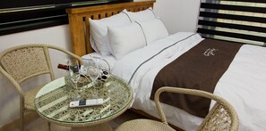 Room (205) | Premium bedding, individually decorated, individually furnished - Daecheon Jewelry Pension (Boryeong)