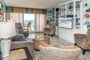 Smart TV, DVD player, books, stereo - !!!! NEED SAND BETWEEN YOUR TOES??? Driftwood Towers 6B. Right on the Beach. (Gulf Shores)