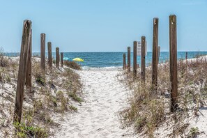 On the beach, sun loungers - !!!! NEED SAND BETWEEN YOUR TOES??? Driftwood Towers 6B. Right on the Beach. (Gulf Shores)