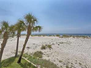 On the beach - !!!! NEED SAND BETWEEN YOUR TOES??? 2BD 2BA Top Floor. Right on the Beach. (Gulf Shores)