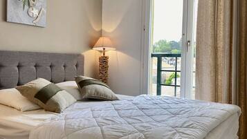 1 chambre, fer et planche Ă repasser