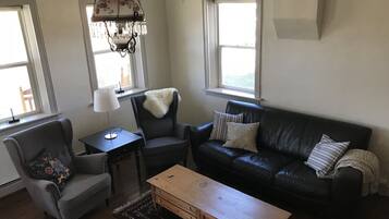 Smart TV, fireplace, DVD player, books