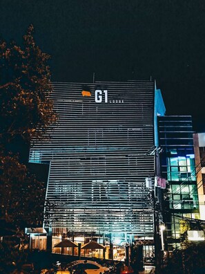 Front of property - evening/night - G1 Lodge (Baguio)