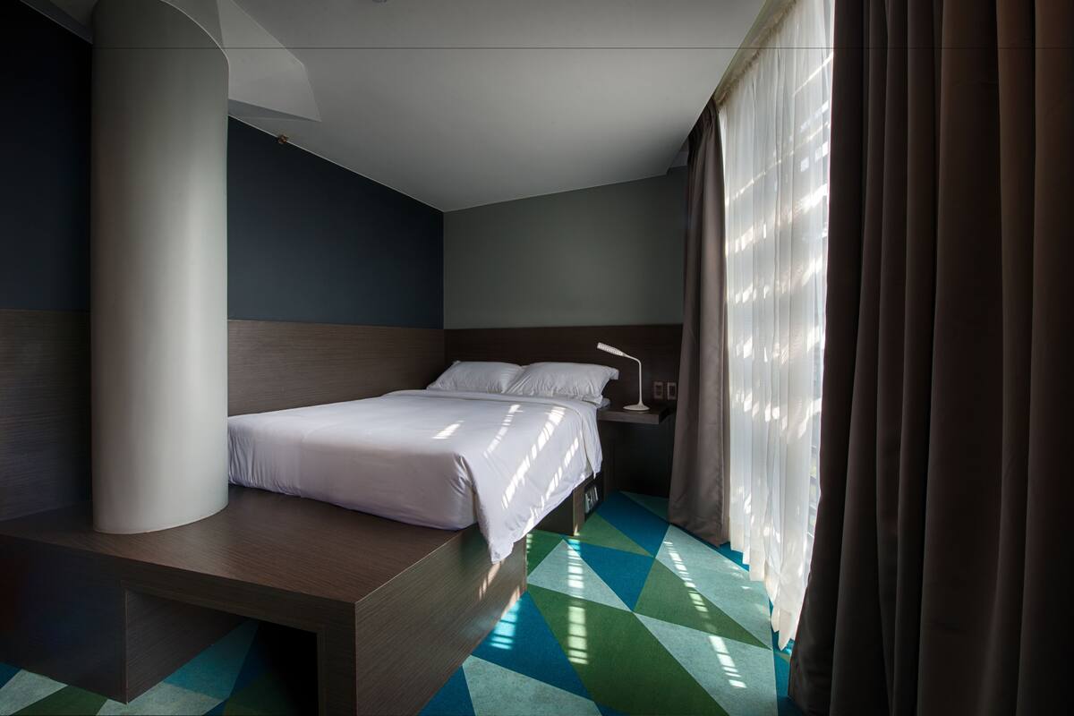 Butterfly room | In-room safe, desk, laptop workspace, iron/ironing board (on request)