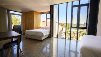 Premier-Zimmer, Terrasse (Whale) | Wohnbereich | 32-Zoll-Smart-TV mit Kabelempfang, Fernseher, Netflix