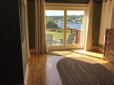 LARGE WATERFRONT HOME-Stunning harbor views-Walk to town-Large Deck-summer dates