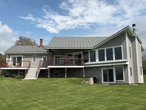 Exterior - LARGE WATERFRONT HOME-Stunning harbor views-Walk to town-Large Deck-summer dates (Belfast)