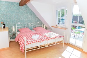 2 bedrooms, in-room safe, iron/ironing board, free WiFi