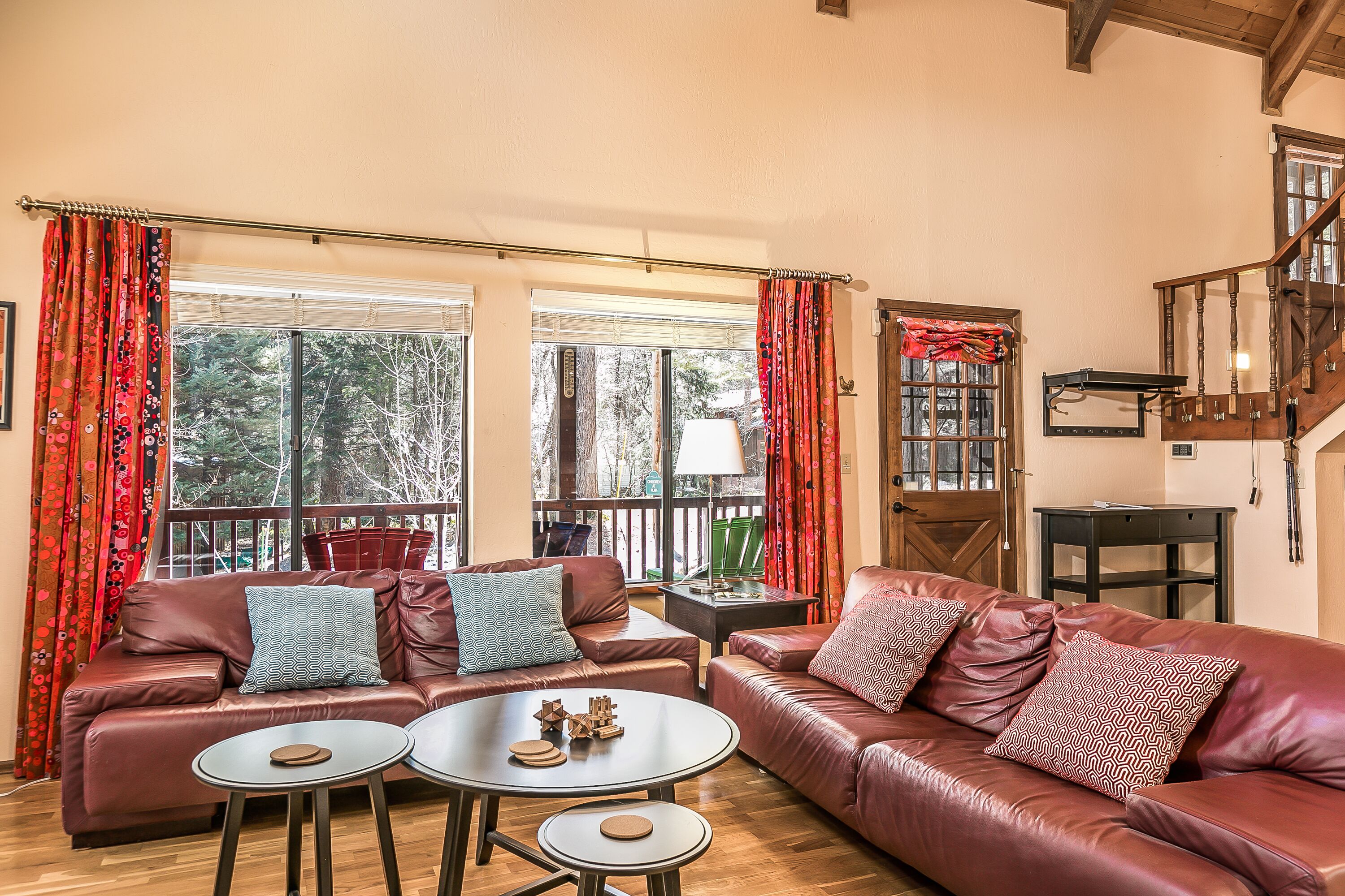 Smart TV, fireplace, DVD player, books