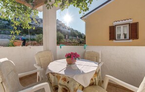 Outdoor dining - 2 bedroom nice apartment in Mali Losinj (Mali Losinj)
