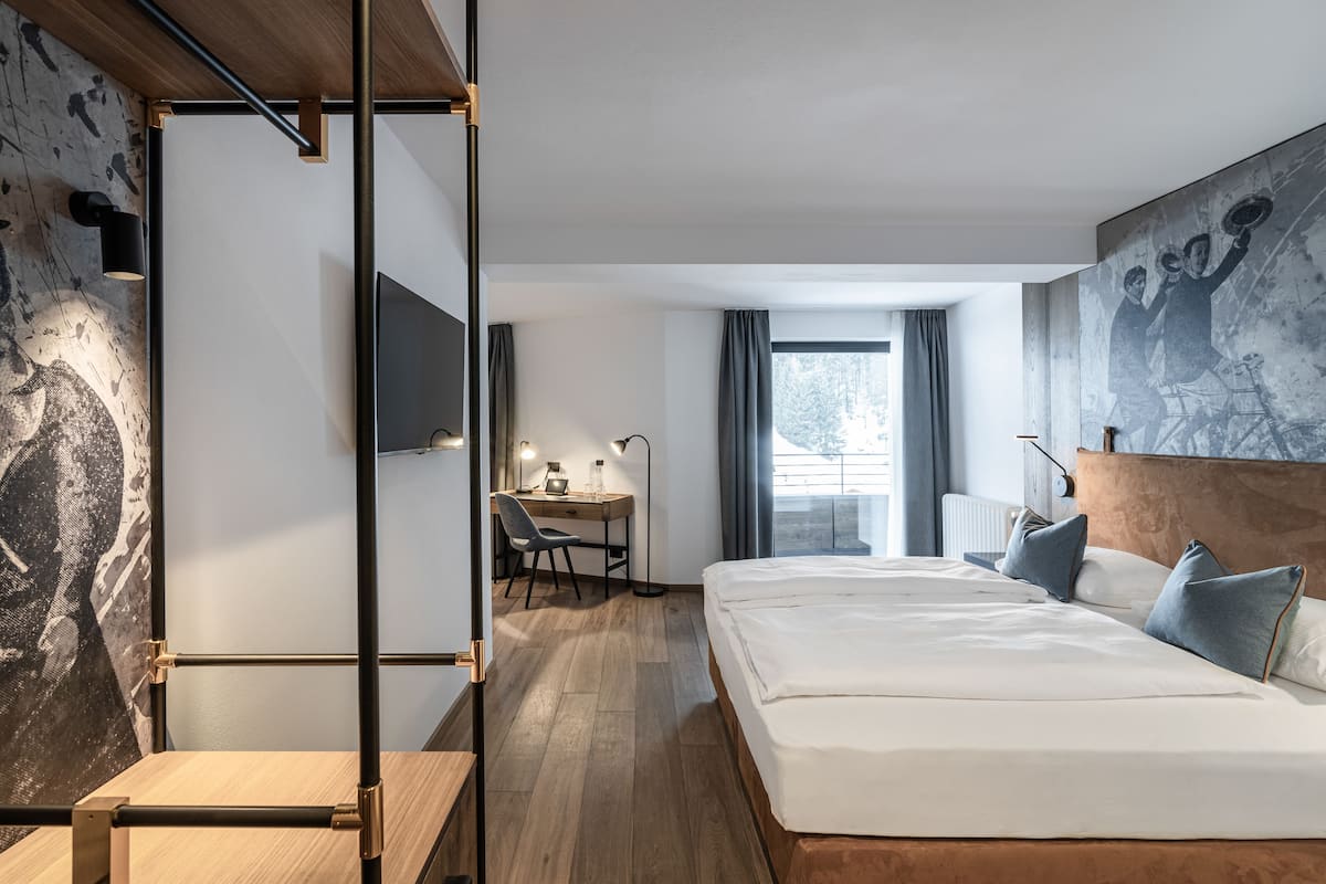 quadruple room | in-room safe, free wifi, bed sheets