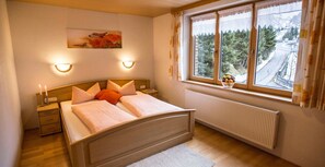 2 chambres, coffres-forts dans les chambres, Wi-Fi, draps fournis