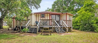 Matry's: A Charming Beach Cottage | Short Walk to the Beach