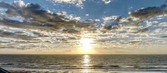 Matry's: A Charming Beach Cottage | Short Walk to the Beach