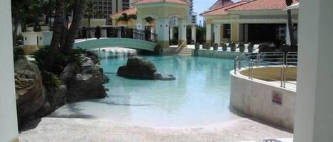 Innendørsbasseng og utendørsbasseng