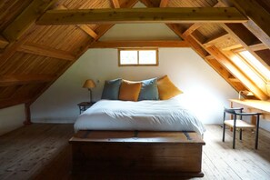 3 slaapkamers, een strijkplank/strijkijzer, beddengoed, rolstoeltoegang