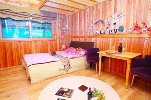 Café Loyal Room | Desk, free WiFi - Wonju Chiak Mountain Club Pension (Wonju)