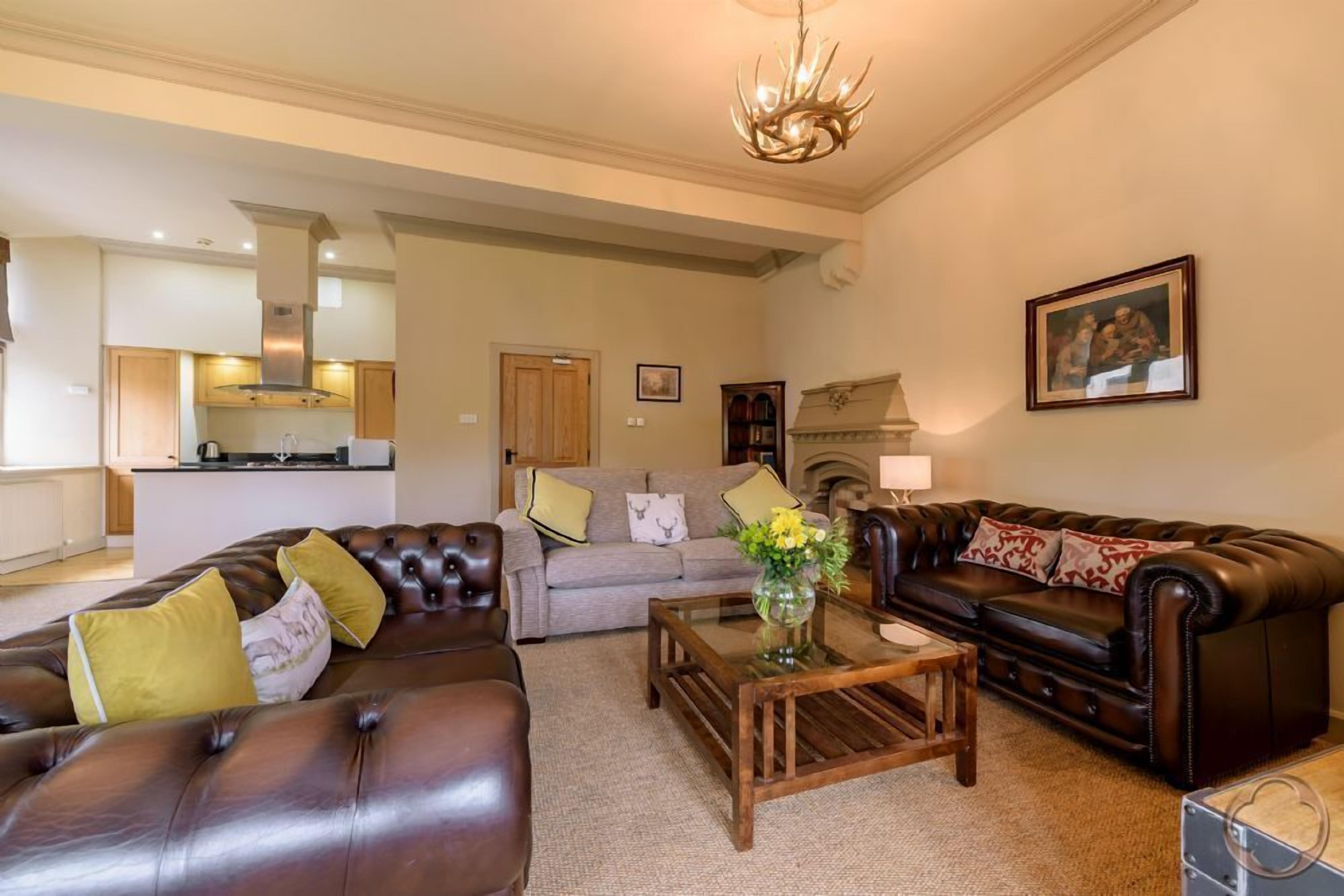 TV connectée, jeux vidéo, table de tennis de table, livres