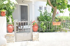 Departamento, cocineta | Balcón