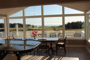 Dining - Monkey Hill Farm at Deception Pass (Oak Harbor)