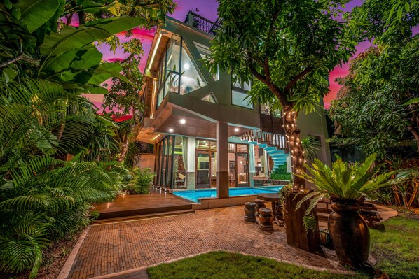 Villa Luxe, 2 chambres, piscine privée, en bord de piscine (3 Floors) | Détail de l’extérieur