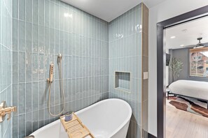 Combined shower/bathtub, hair dryer, towels, soap - Condo In the Heart of River Run w/ Village Views & Short Walk to Gondola! (Keystone)