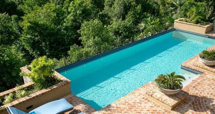 Francis Bay Estate: Luxury Villa! Pool! Walk To The Beach!