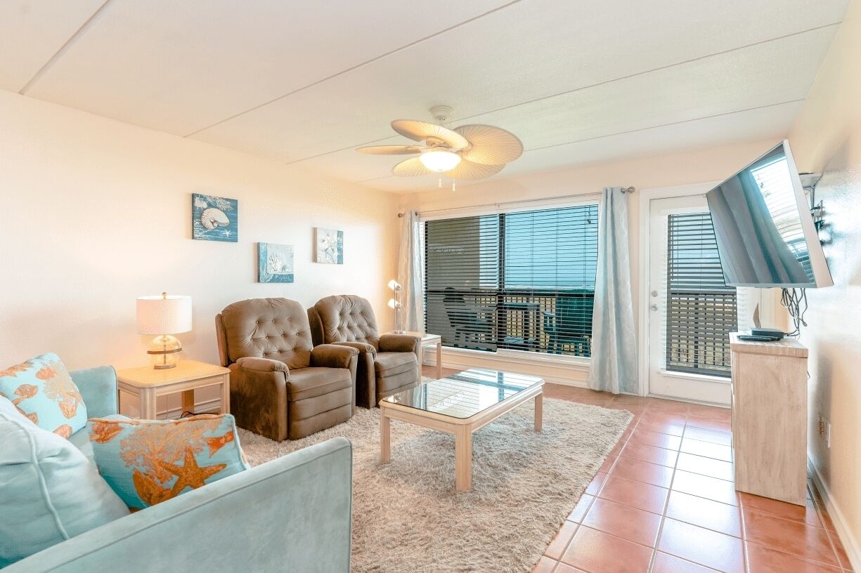 Saida II 302 - Beachfront Condo, Great Views from Balcony, Oceanfront Pools & Hot Tubs