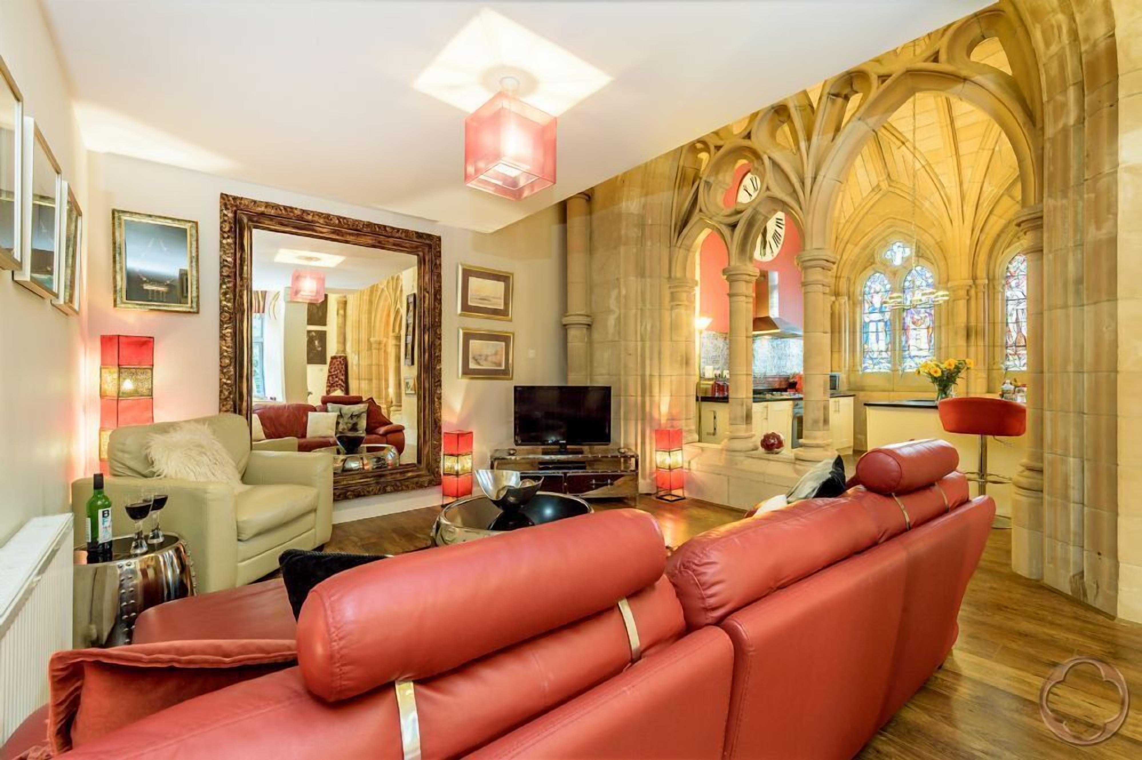 TV connectée, lecteur de DVD, baby-foot, table de tennis de table