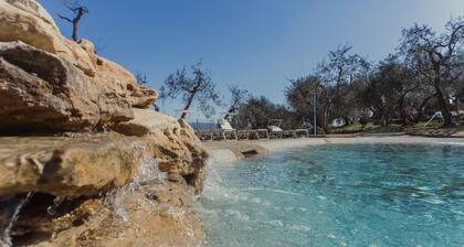 Pure relaxation in an upscale atmosphere for 2/3 people, pool, wifi, near the sea