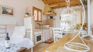 2 soveværelser, pengeskab på værelset, strygejern/strygebræt