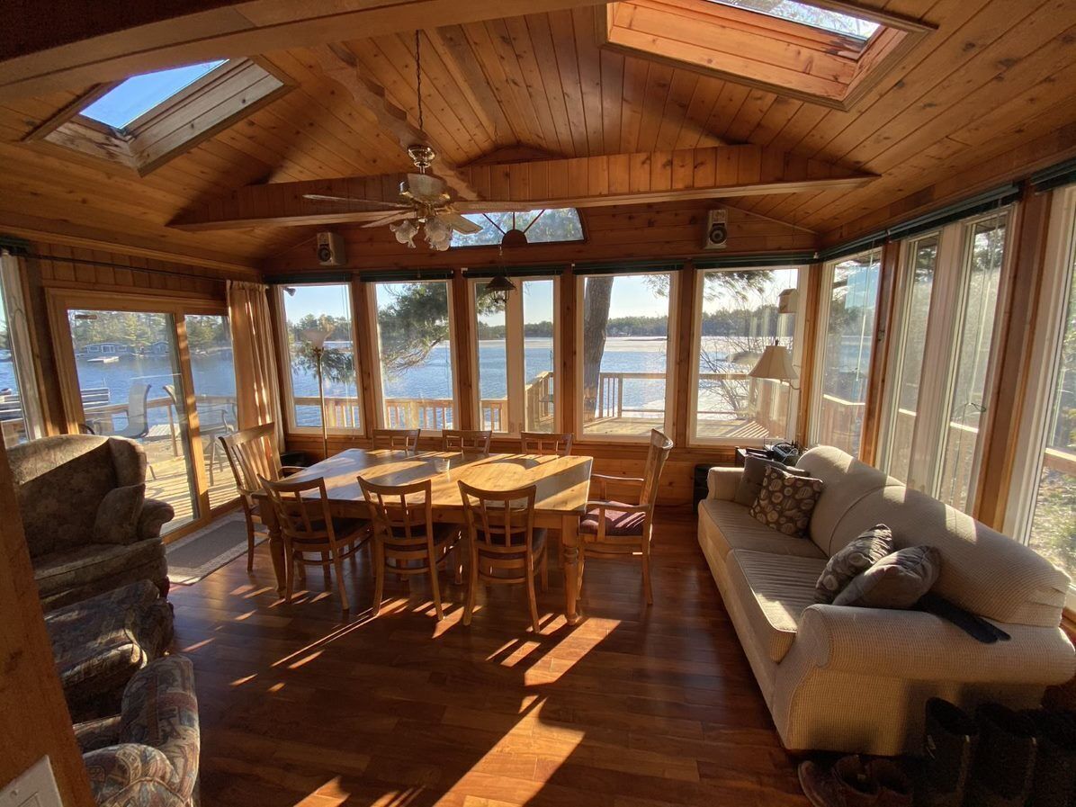 Sun room/sitting and dining