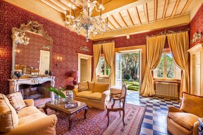 Fernseher, Kamin, DVD-Player, Tischtennisplatte