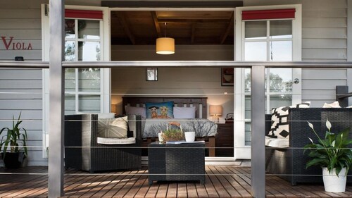 Viola @ Hepburn Springs