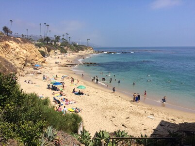 Charming Downtown Laguna Beach Cottage-beach across street/town 1 block