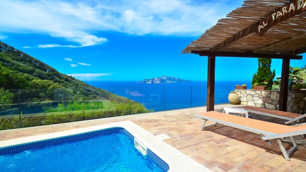 A pool area with a view of the sea and a pergola labeled "AL FARAD". - Beautiful VILLA BACCO with stunning sea view, pool, garden and terrace (Massa Lubrense)