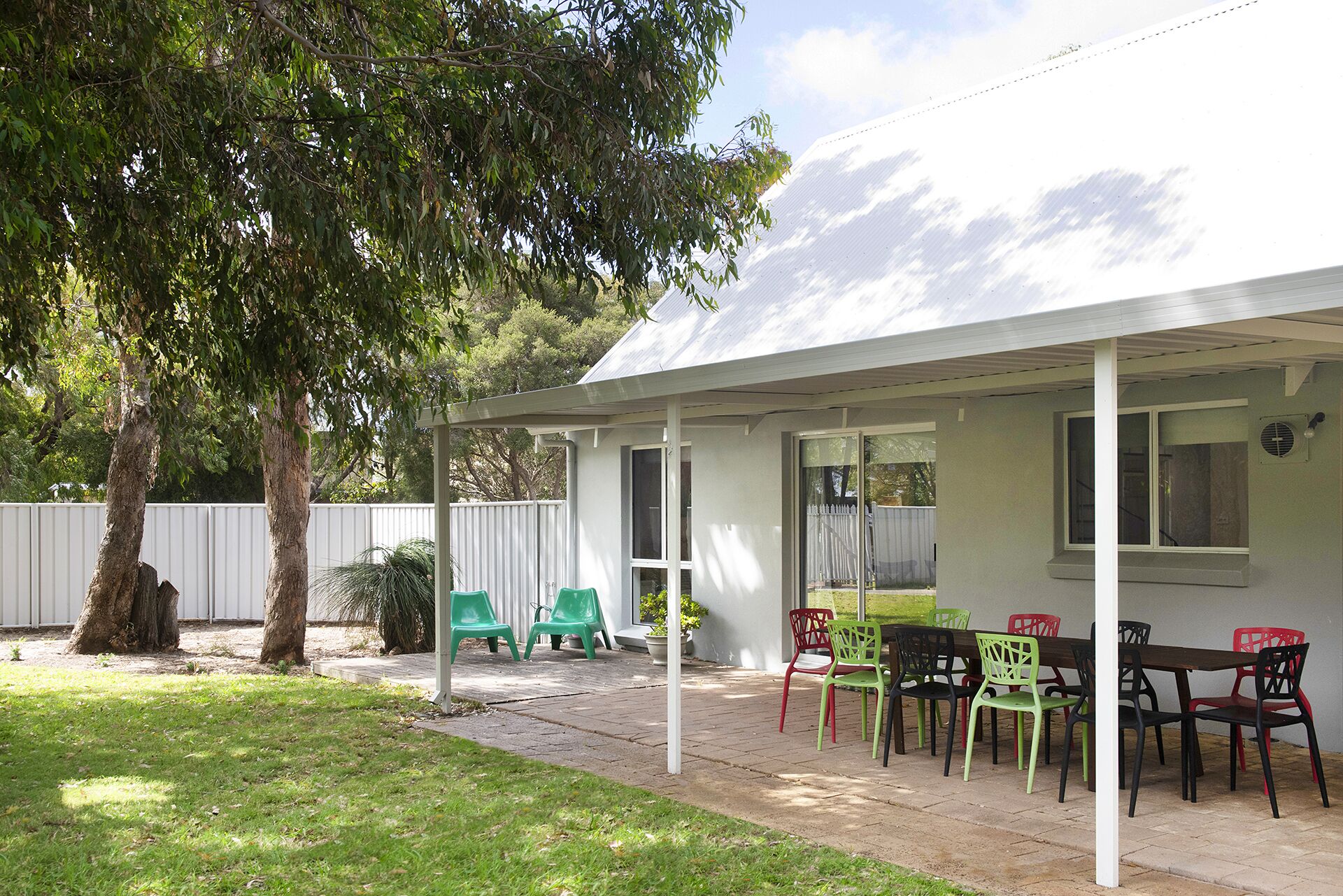 Amazing LOCATION! Only a 2 minute walk to both the beach and heart of town. — image 18