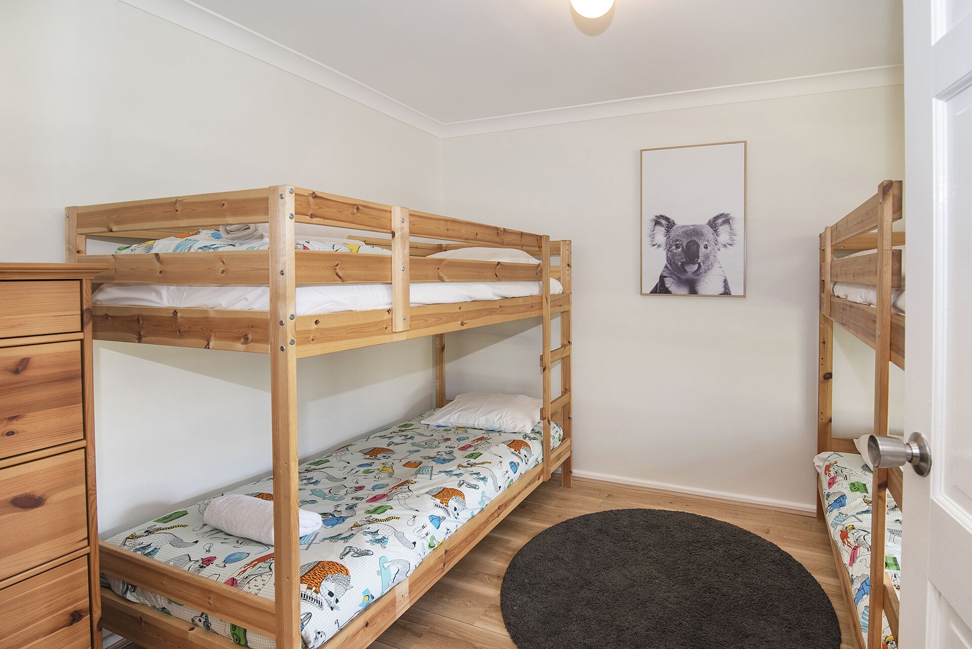 Amazing LOCATION! Only a 2 minute walk to both the beach and heart of town. — image 12